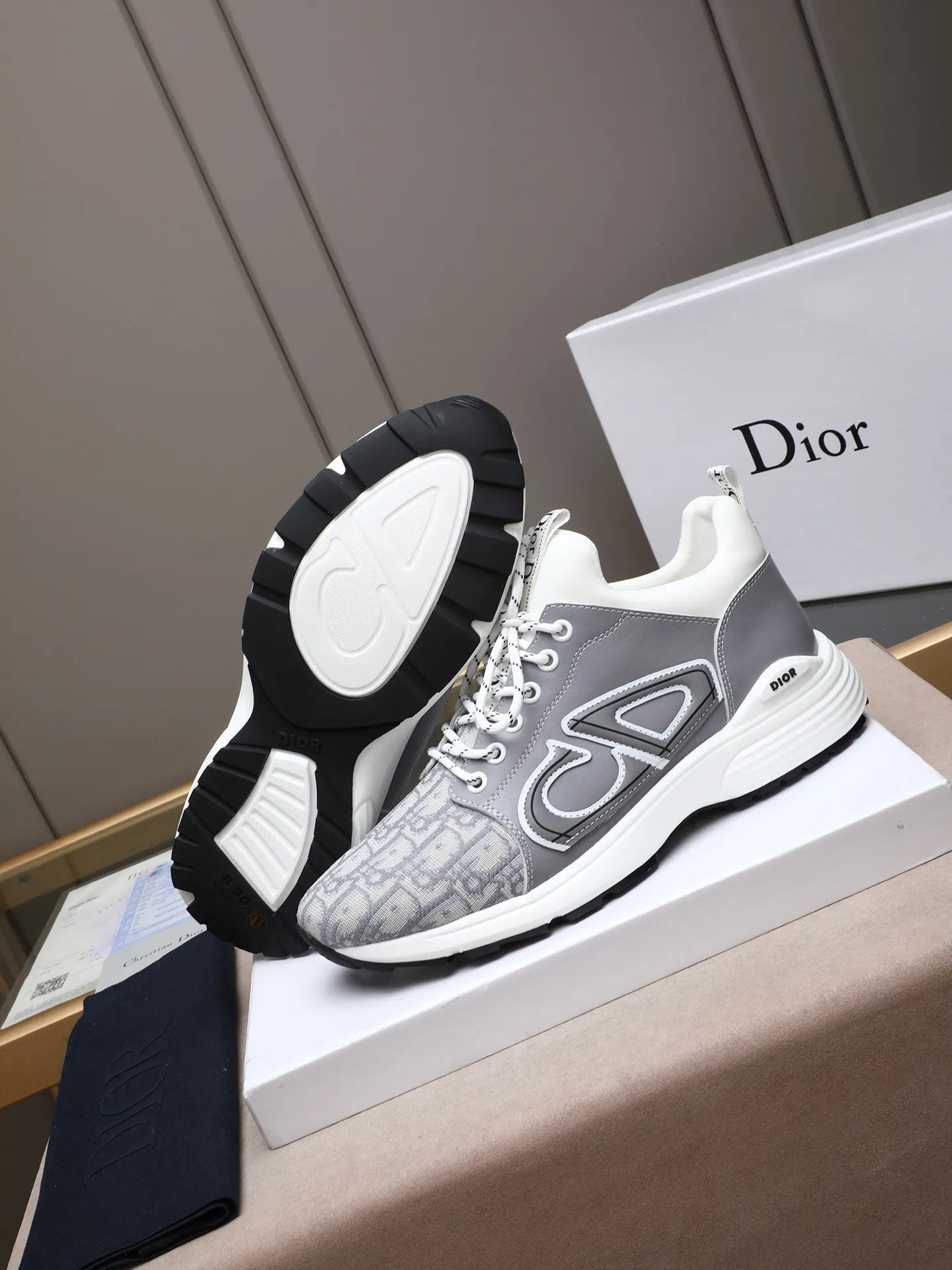Men's shoes 💰460 💰Dior [Dior] 😘😘High-end series of casual men's shoes, simple and elegant👍👍👍The upper is made of first-layer genuine leather spliced ​​with Dior's special material [sun][sun]; imported first-layer sheepskin lining; special outsole, wear-resistant, lightweight, the overall design is harmonious and unified without lacking personality 👣🌟✨You deserve it! 5 colors😍Sizes 38~44. (45 custom-made) The picture above is a big seller🔥🔥🔥